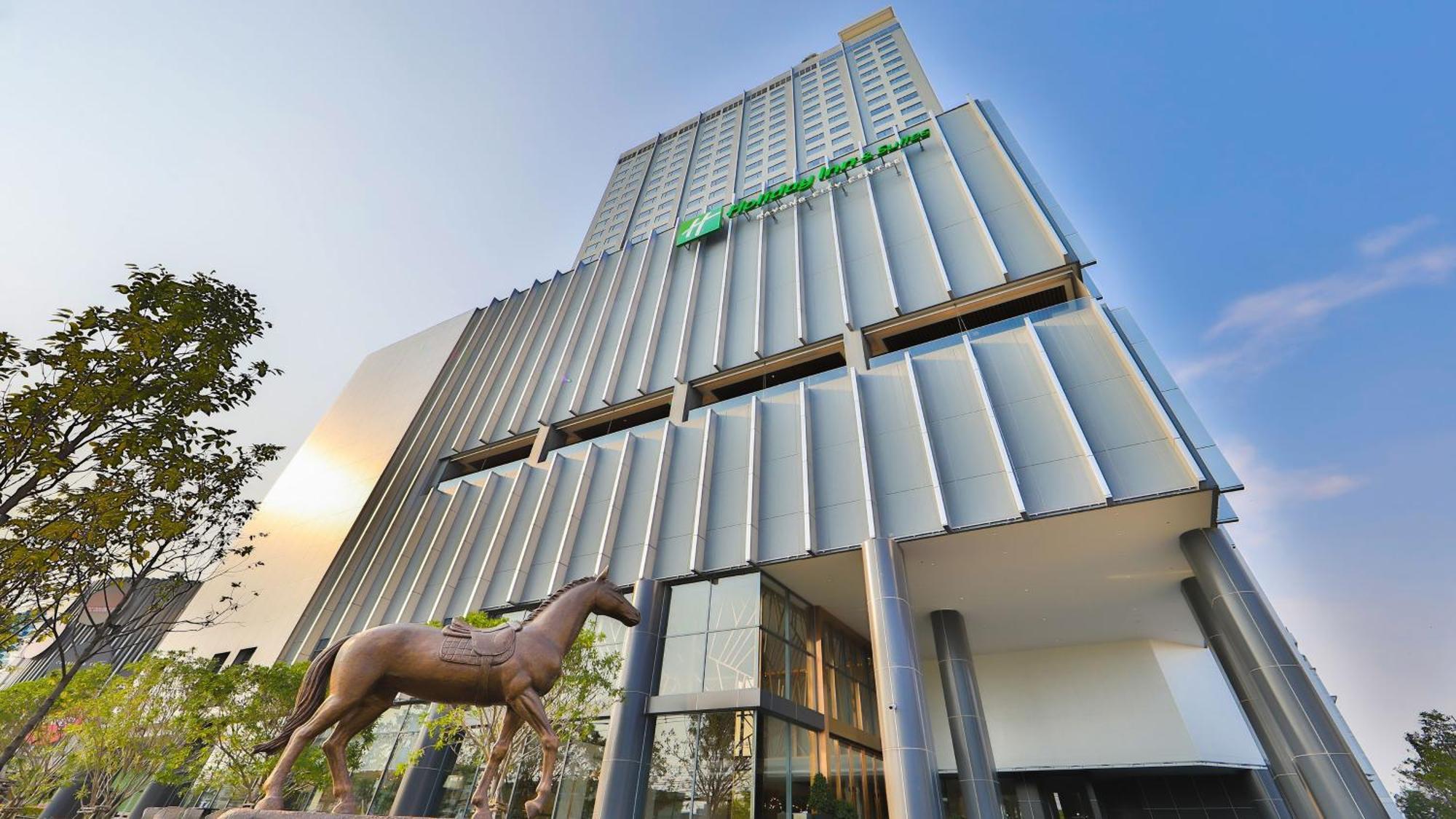 Holiday Inn & Suites Rayong City Centre, An Ihg Hotel Exterior foto